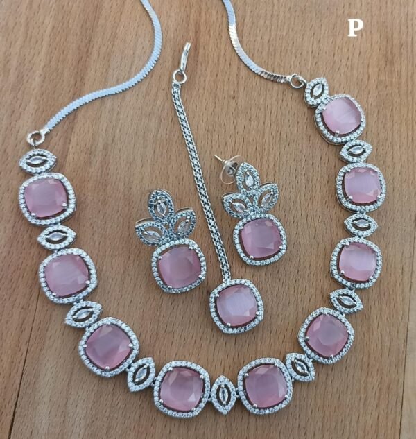 A Beautiful Necklace For Women - Image 4