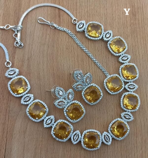 A Beautiful Necklace For Women - Image 5