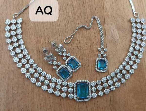 A Beautiful Necklace For Women - Image 2