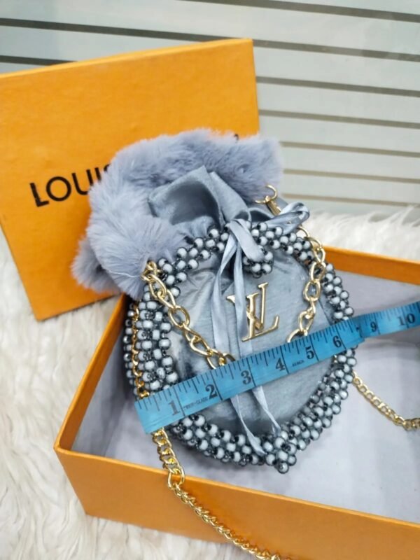 HIGH QUALITY Branded Work ON pearls LV  Cross Body Bag for Girls - Image 2