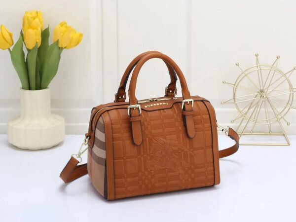 BURRBARY daffle high quality bag - Image 2
